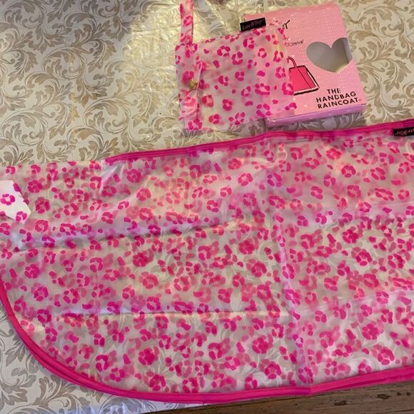 Luv Betsey Johnson Handbag Rain Poncho Protector ‘Pink Leopard’ & Pouch OSFA NWT - Picture 5 of 8